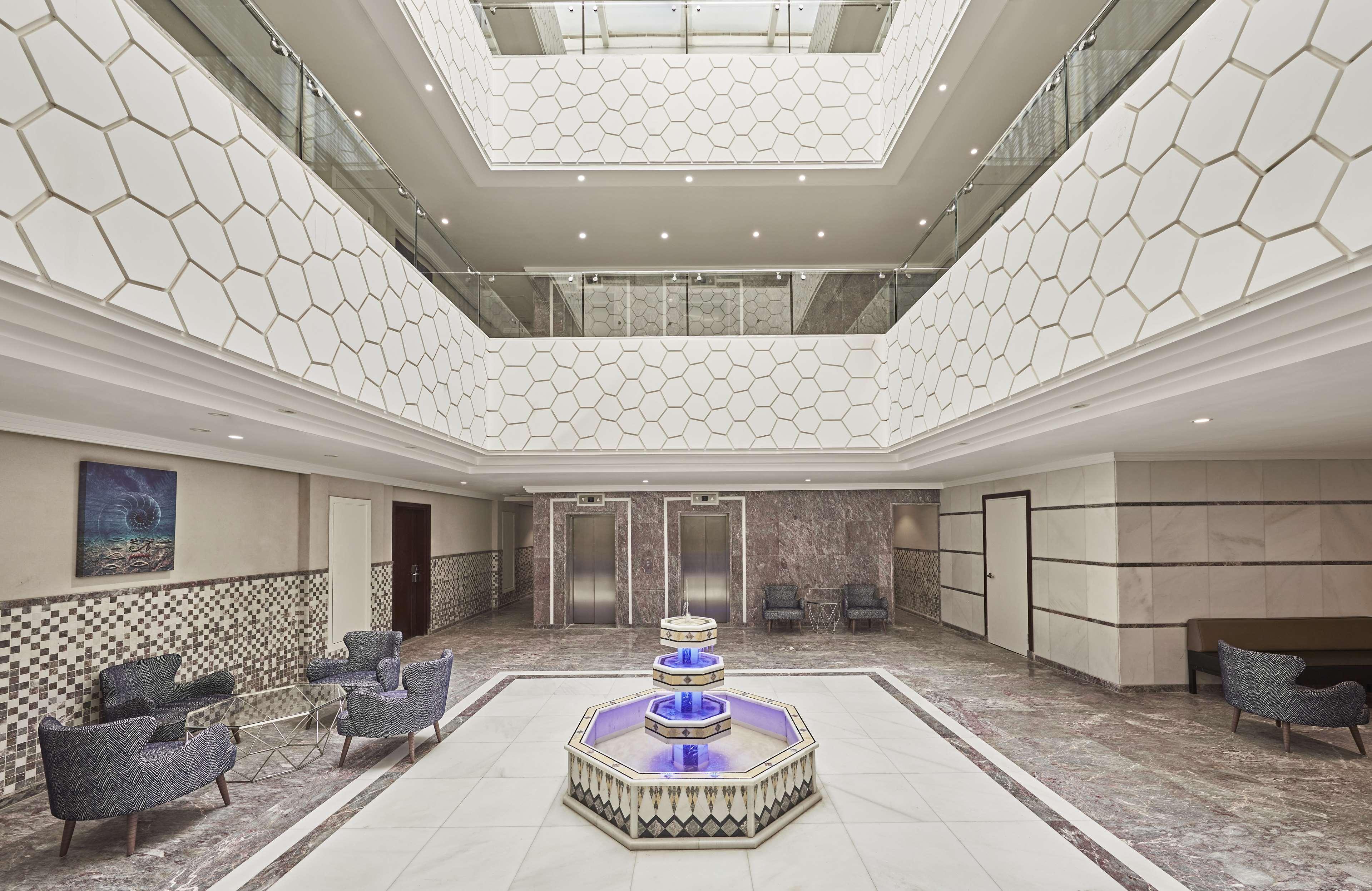 Hilton Hurghada Plaza Hotel Esterno foto The lobby of the hotel